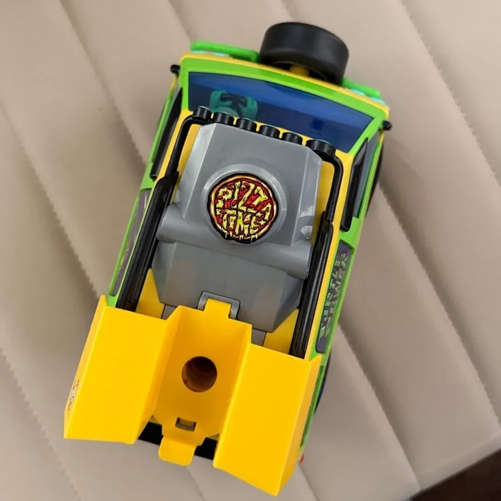 Ninja Turtles Toy Van with Pizza Top (as is) needs batteries remote pizza